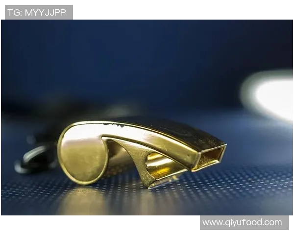 足球裁判哨子背后的故事与规则解析让比赛更公平的关键因素